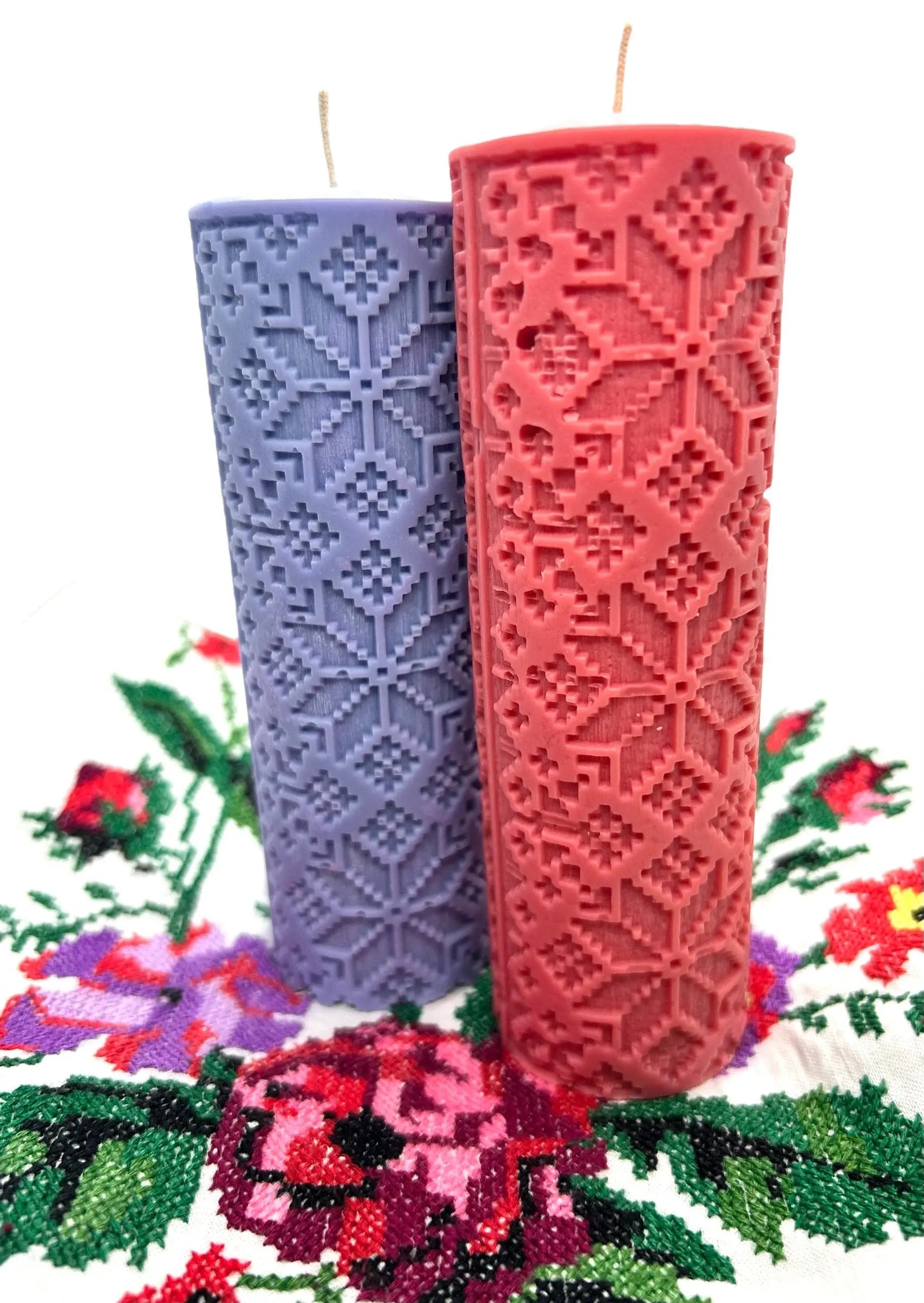 Embroidered Glow – Handcrafted Scented Candle - DT Candles