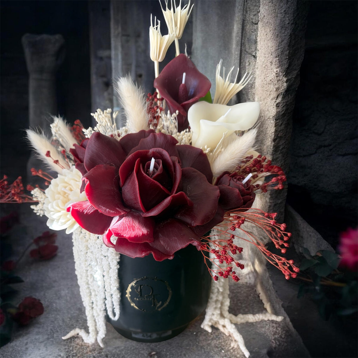 Bouquet de bougies en cire d’abeille bordeaux et ivoire, parfum Rose Oud, fait main en Belgique