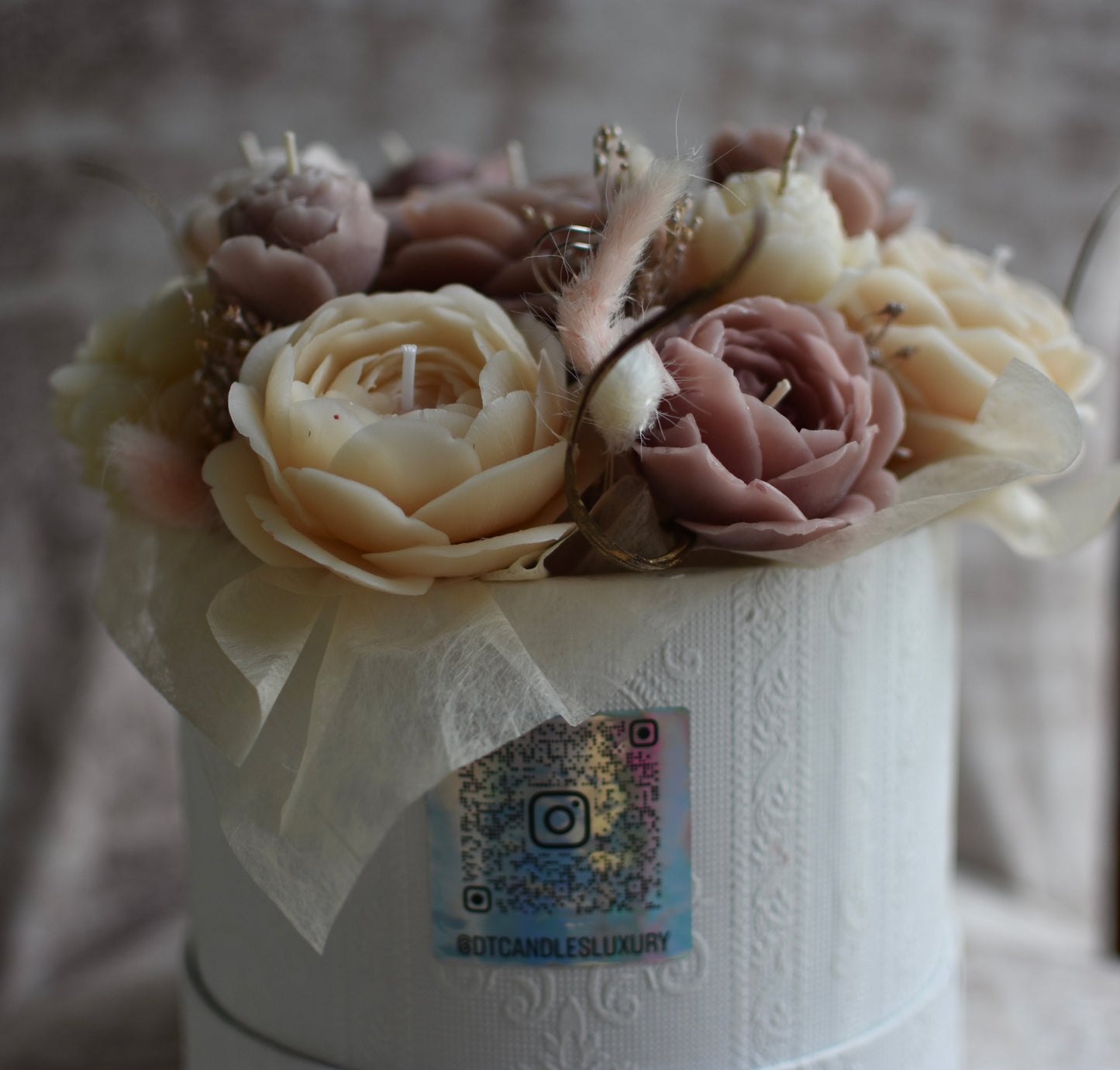 back du bouquet en cire d’abeille rose pastel – fleurs sculptées à la main, décoration élégante