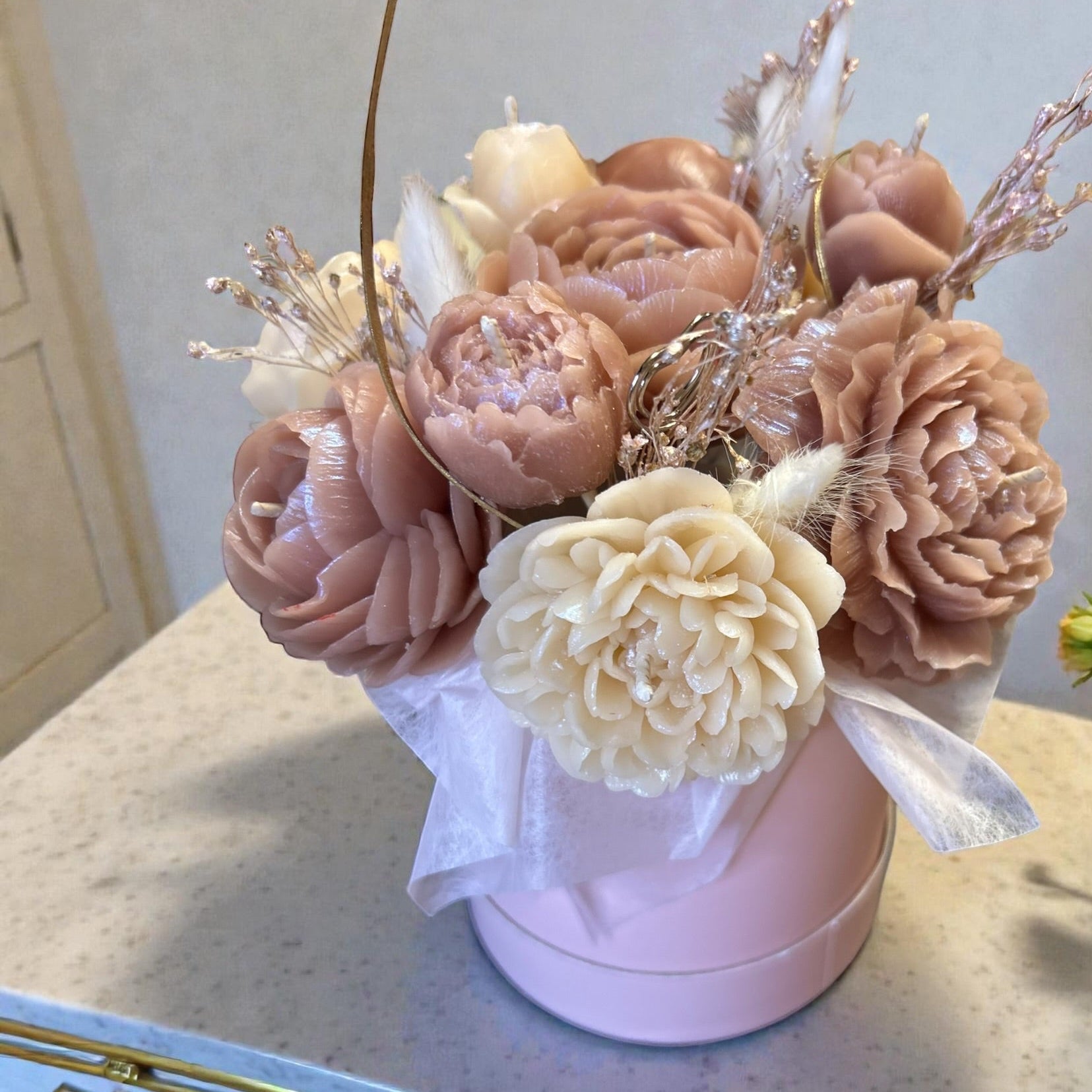 Bouquet en cire d’abeille rose pastel fait main en Belgique – cadeau élégant et décoration durable