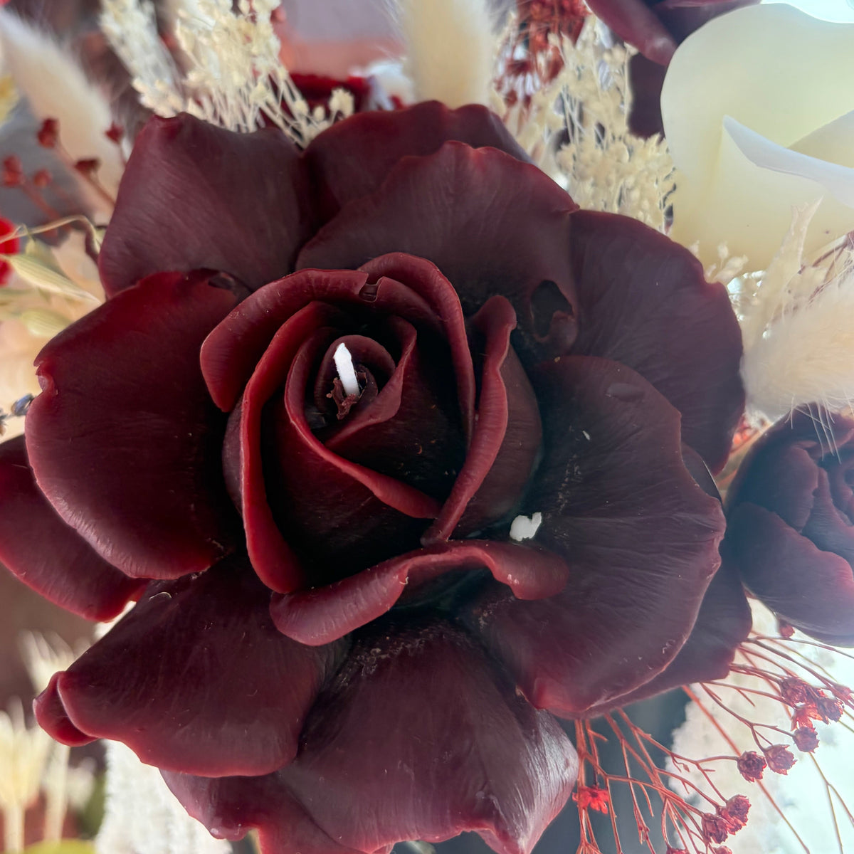 Rose en cire d’abeille bordeaux sculptée à la main, bouquet de bougies Rose Oud